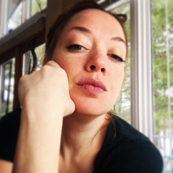 Meet your Posher, Stephanie - Picture 2 of 5